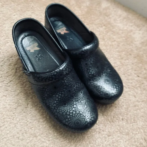 Black Floral Women’s Danskos - Picture 2 of 6